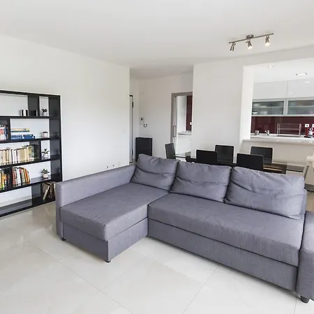 Modern Flat By The Beach