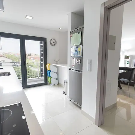 Modern Flat By The Beach