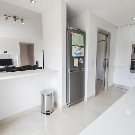 Modern Flat By The Beach *